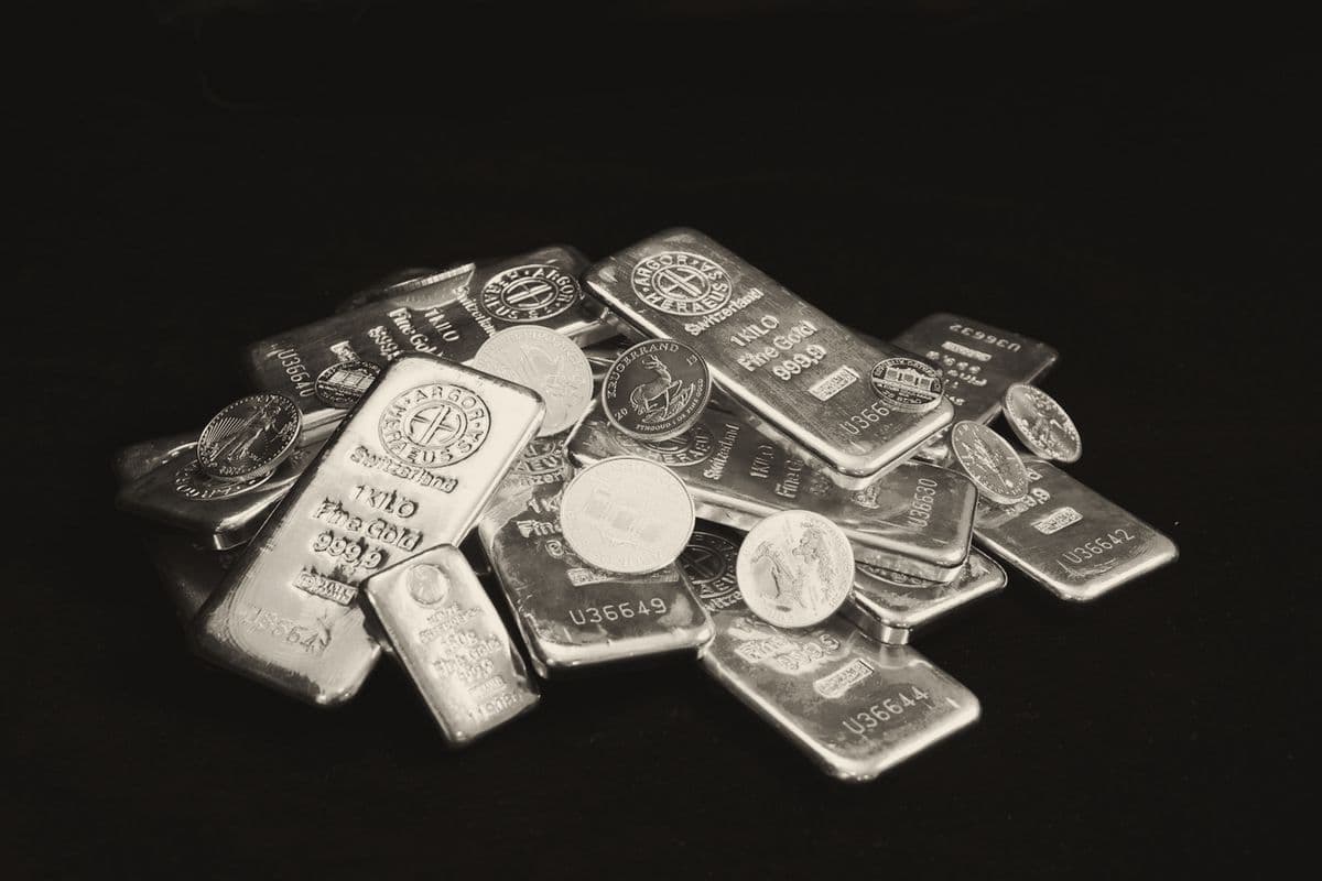 Gold bullion: Eagles, Maple Leafs and bars