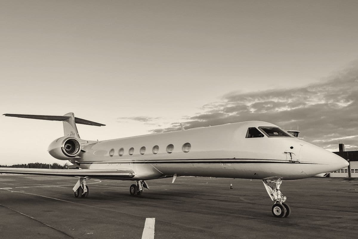 Private jets: Gulfstream, Citation, Challenger and Phenom